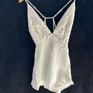 Mustard seed white jumper embroidered open back strap Sz small